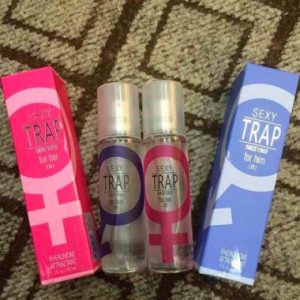 Nước hoa kích thích nữ SEXY TRAP hương thơm kích thích tình dục mạnh mẽ dành cho phụ nữ. Ngay khi người đàn ông của bạn ngửi thấy mùi của cô ấy, hoạt chất pheromone trong nước hoa sẽ kích thích tình dục đối tượng, cảm xúc ham muốn tăng lên, bạn sẽ bị thu hút và ngay lập tức muốn làm tình với bạn. . Do đó, pheromone trong nước hoa có thể thay thế pheromone tự nhiên mà vẫn đảm bảo an toàn và có tác dụng kích thích tình dục mạnh mẽ. Mùi hương pheromone trong nước hoa kết hợp với mùi cơ thể tạo nên một sức hút mãnh liệt mà không một người đàn ông nào có thể cưỡng lại được. Thiết kế nhỏ gọn, bạn có thể bỏ vào balo, túi xách, ví, thậm chí là túi áo của mình để dễ dàng sử dụng khi cần thiết. Nó được sản xuất trên dây chuyền tiêu chuẩn của Châu Âu. Đảm bảo tác dụng kích thích tình dục kéo dài mà không gây thêm tác dụng phụ.