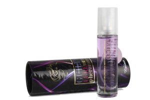 Nước hoa kích dục nữ GUILTY FOR HIM kích thích dành cho phụ nữ giải phóng pheromone, mùi cơ thể tự nhiên của chúng ta (thường bị ảnh hưởng bởi mùi do cơ thể chúng ta tiết ra). Một số loại nước hoa tình dục hấp dẫn. Nước hoa pheromone giúp chị em tăng ham muốn tình dục và dễ dàng tìm được cảm giác thỏa mãn khi ân ái.