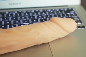 Dương vật cầm tay silicon rung 12 chế độ XINLV