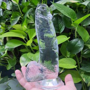 Ngoài ra, dương vật giả này có kích thước vừa phải và đủ dài để đưa sâu vào bên trong âm đạo của nữ giới. Có khả năng khiến chị em khó mà hét lên vì sung sướng tột độ. Chức năng hít tường của sản phẩm giúp chị em có thể hít sản phẩm lên tường, sàn nhà hay bồn tắm để thủ dâm ở nhiều tư thế khác nhau mang lại cảm giác sung sướng tột độ cho chị em. Hạn chế sử dụng sản phẩm vì sản phẩm sẽ khiến bạn phải rên rỉ sung sướng và đánh anh hàng xóm ngon lành. Khi thủ dâm bằng sản phẩm này, chị em có thể kết hợp xem các bộ phim khiêu dâm khác để đạt được sự kích thích tột độ và sử dụng ngay những tư thế vừa xem trong phim để thủ dâm sung sướng.