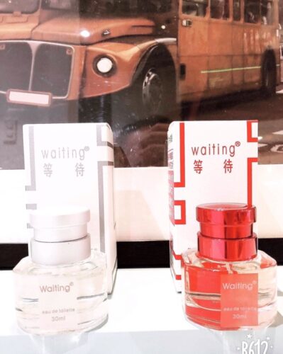 nước hoa kích dục nữ Waiting được coi là công cụ tạo cảm hứng tuyệt vời cho các cặp đôi. Hiện sản phẩm này đang thu hút được rất nhiều sự quan tâm của giới trẻ bởi không chỉ mang lại cảm giác kích thích khiến người dùng chủ động hơn trong cuộc yêu mà còn giúp tăng cảm giác thăng hoa và dễ đạt cực khoái hơn. Vậy Nước hoa tình yêu Waiting là gì, công dụng cụ thể ra sao và đâu là sản phẩm tốt nhất trên thị trường hiện nay? Bài viết dưới đây sẽ giải đáp tất cả những điều này, cùng tìm hiểu ngay nhé!