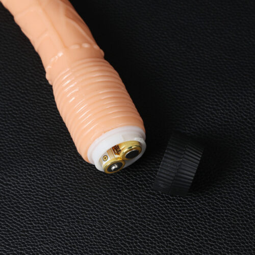 Dương vật giả dùng pin Wang Zhongwang còn có chức năng rung nhiều cấp độ thoải mái cho các chị em muốn tự sướng hay thêm hưng phấn cho các cặp đôi muốn thay đổi cảm xúc, một sự mới lạ trong đời sống tình dục. Dương vật giả dùng pin Wang Zhongwang cho các bạn có nhu cầu sinh lý cao mà bạn tình không thể đáp ứng trọn vẹn. Hãy sử dụng Dương vật giả dùng pin Wang Zhongwang thụt này để kích thích khoái cảm và thỏa mãn nhu cầu tình dục một cách hiệu quả và an toàn. Nó giúp luôn có một gia đình hạnh phúc và đôi lứa hạnh phúc. Không những thế, chiếc dương vật giả này còn là công cụ đắc lực cho các cặp tình nhân. Kích thích hưng phấn làm cho màn dạo đầu hết cỡ. Giúp cả hai dễ dàng đạt được cảm xúc thăng hoa và sung sướng nhất khi lâm trận.