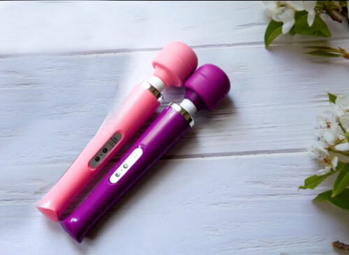 Mô tả: Đồ chơi tình dục nữ Wand Magic đã và đang được rất nhiều người biết đến và họ vô cùng hài lòng về sản phẩm. Nếu bạn thường xuyên (càn quét) những bộ phim người lớn JAV với những nữ diễn viên nổi tiếng thì nhất định không được bỏ qua sản phẩm Máy mát xa kích thích điểm G hiệu quả Wand Magic Massage Stick - Đồ Chơi Kích Thích Nữ Nhu cầu tăng khoái cảm trong đời sống tình dục của nhiều cặp đôi hay vợ chồng mỗi ngày một tăng cao và được nam giới đặc biệt quan tâm. Người phụ nữ sung sướng và đạt cực khoái là điều rất quan trọng, nhưng ngay cả với những động tác mà anh ta sử dụng để vuốt ve vùng kín của cô ấy bằng tay và miệng thông minh của mình, cũng không thể khiến chị em theo anh ta để đạt được cực khoái. . Nhờ sự trợ giúp linh hoạt của các loại máy mát xa điểm G, đặc biệt là máy rung massage Wand Magic có tới 10 tần số rung khác nhau, bạn tình chỉ biết khóc thét khi sử dụng máy. cho sự sung sướng và sung sướng khi điểm G được kích thích liên tục. Sản phẩm sẽ nâng cao chất lượng cuộc yêu trong thời gian dài, chị em dễ dàng đạt cực khoái trong quan hệ tình dục. Thuốc kích thích nhẹ nhàng vào các điểm nhạy cảm trên cơ thể nàng và kích thích bên ngoài âm hộ để (cô bé) nhanh chóng ướt át và hưng phấn hơn. Nhờ có thêm 2 đầu silicon đi kèm trong gói sản phẩm, bạn có thể rung và (làm phiền) chàng để có màn dạo đầu hoàn hảo. Rung ở 10 cấp độ khác nhau mà bạn có thể dễ dàng cài đặt. Rung cực êm không gây tiếng ồn. Máy mát xa thân mật Wand Magic rất phổ biến với các cặp vợ chồng lớn tuổi. Nếu đời sống tình dục ban đêm của họ trở nên cũ kỹ và nhàm chán, thì cuộc sống tình yêu của họ đã thay đổi. Chúng mang đến sự mới lạ, màn dạo đầu mới, hưng phấn và hồi hộp hơn đã giúp nâng cao chất lượng của bất kỳ mối quan hệ yêu đương nào. Bên cạnh đó, nhiều chị em vẫn sử dụng máy để (thỏa mãn nhất thời) trong khi chờ chồng đi công tác về. Các cô gái FA tìm đến thiết bị này để giảm stress hiệu quả và thiết thực sau một ngày dài làm việc căng thẳng. đồ chơi người lớn là nơi duy nhất có thể giúp bạn trải nghiệm những sản phẩm mới nhất và tuyệt vời nhất trong thế giới tình dục. Tất cả các sản phẩm đồ chơi người lớn được cung cấp tại đây đều có độ tin cậy cao và đảm bảo chất lượng sẽ khiến bạn cảm thấy sung sướng, hài lòng và thỏa mãn 100% (khẩu vị) tình dục của mình. Các sản phẩm của chúng tôi, tiêu biểu là đũa phép massage Wand Magic giúp bạn đạt khoái cảm tình dục tối đa. Cách dùng chày rung: • Trước khi sử dụng, vệ sinh và khử trùng máy rung bằng cồn y tế. • Tắt máy và nhấn nút ON/OFF trên bảng điều khiển để bật đèn. • Sau đó nhấn nút cài đặt tần số và kích hoạt chế độ rung tùy chọn để bắt đầu massage theo ý muốn. • Sau khi sử dụng xong, tháo tay cầm, vệ sinh lại máy rung và lau sạch nắp máy bằng khăn ẩm. • Bảo quản đũa ở nơi thoáng mát, kín đáo và ít bụi bẩn. Hướng dẫn cách sử dụng công cụ cây đũa thần tình yêu: Để xa tầm tay trẻ em và ánh nắng trực tiếp. Không cho người khác dùng chung đồ chơi cá nhân mà không