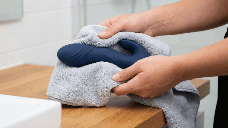vệ sinh và bảo quản dương vật giả